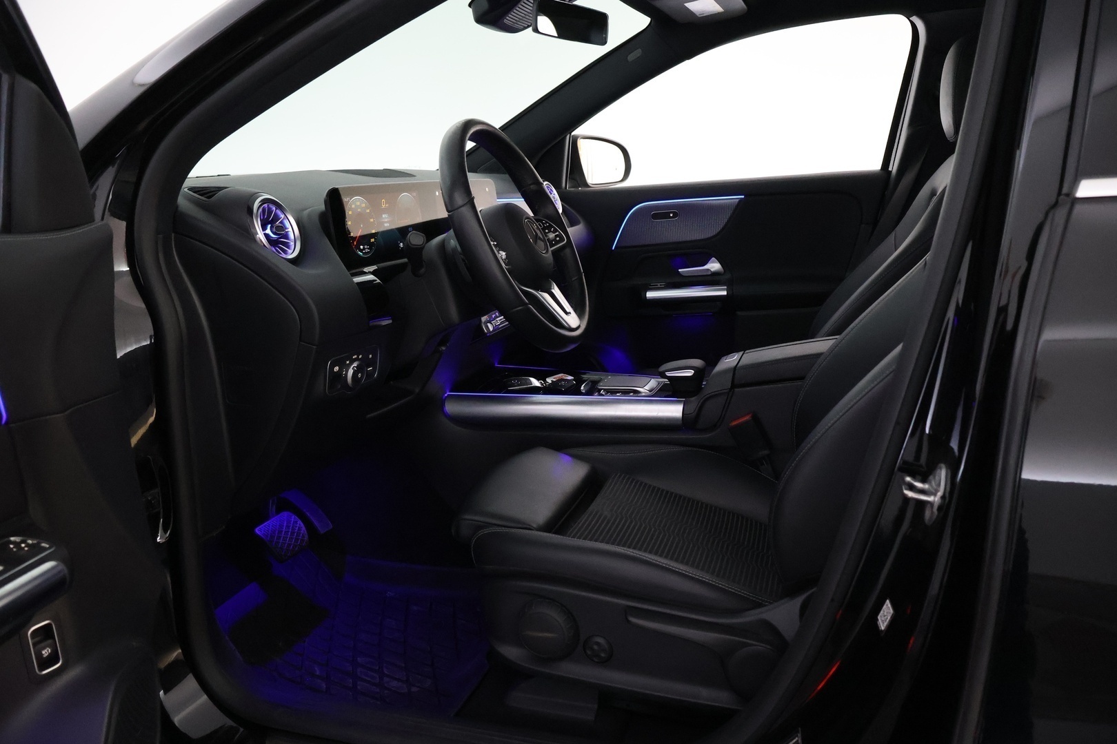 MERCEDES-BENZ EQA 2023