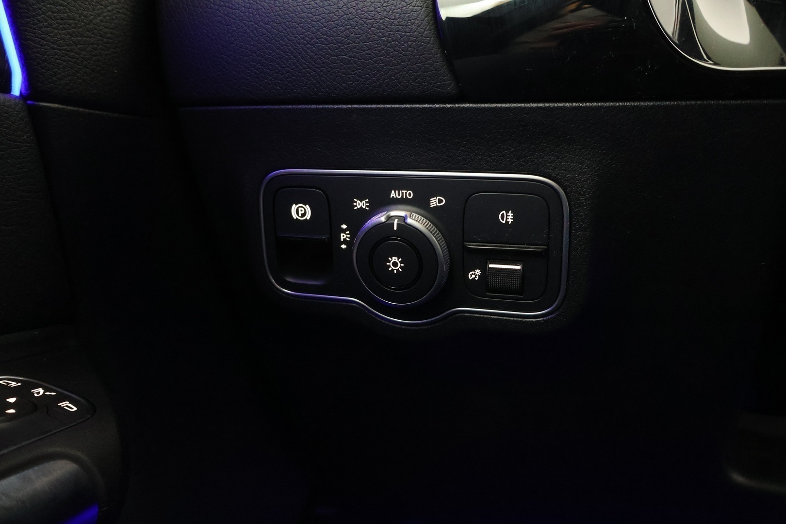 MERCEDES-BENZ EQA 2023