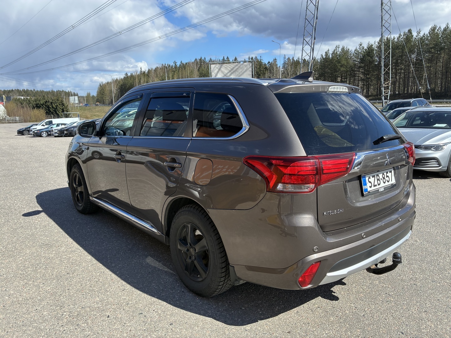 MITSUBISHI Outlander PHEV 2016