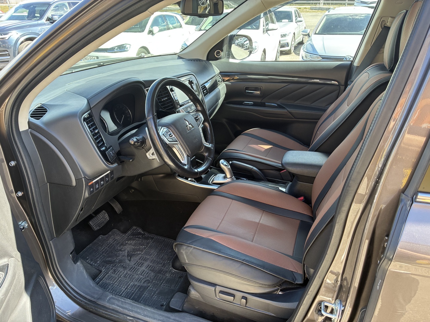 MITSUBISHI Outlander PHEV 2016