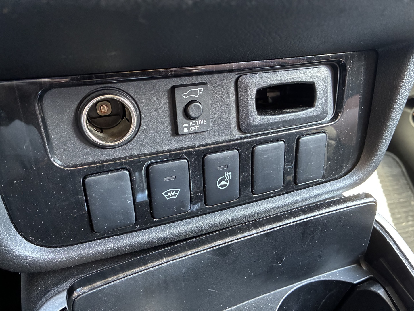 MITSUBISHI Outlander PHEV 2016