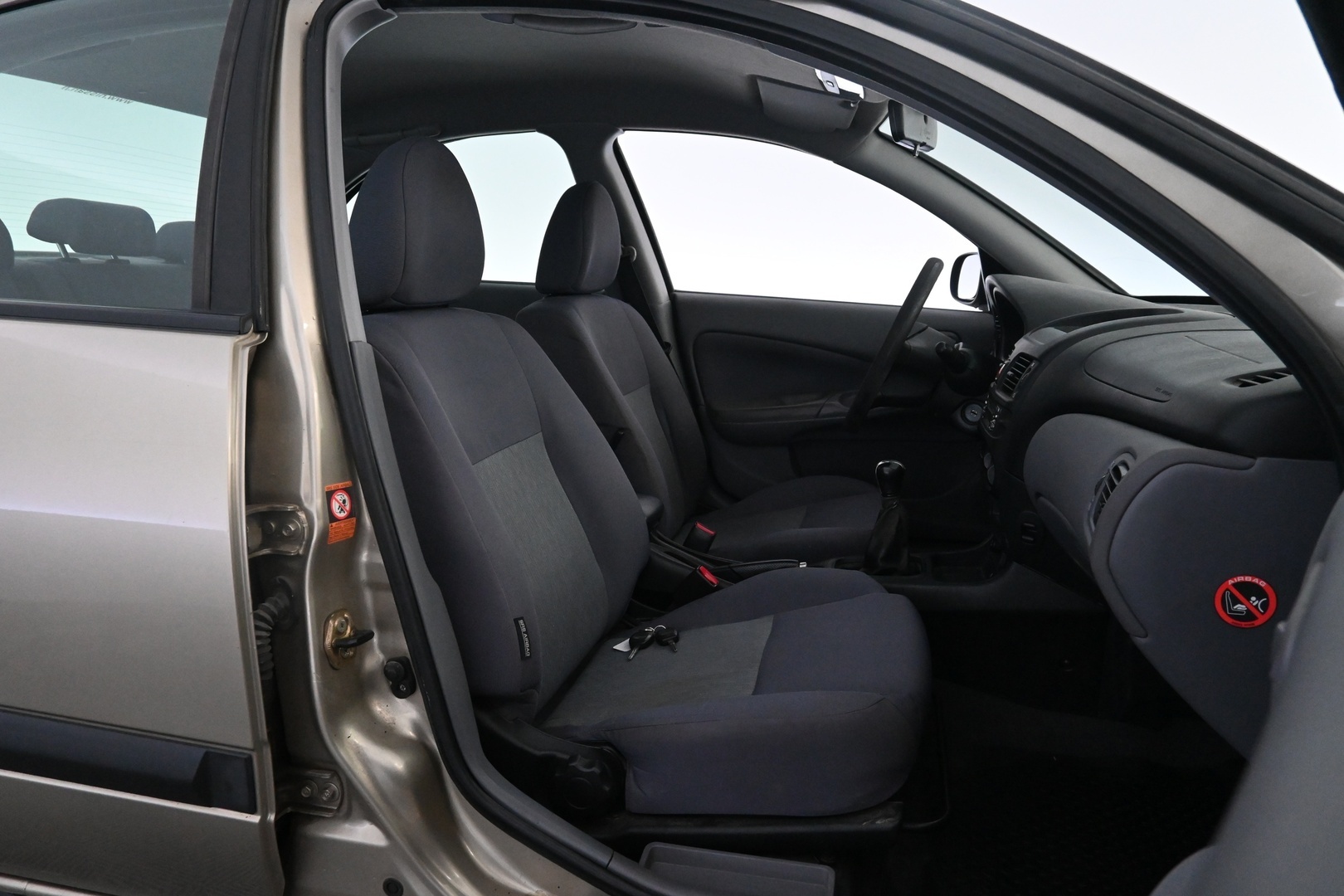 NISSAN Almera 2002