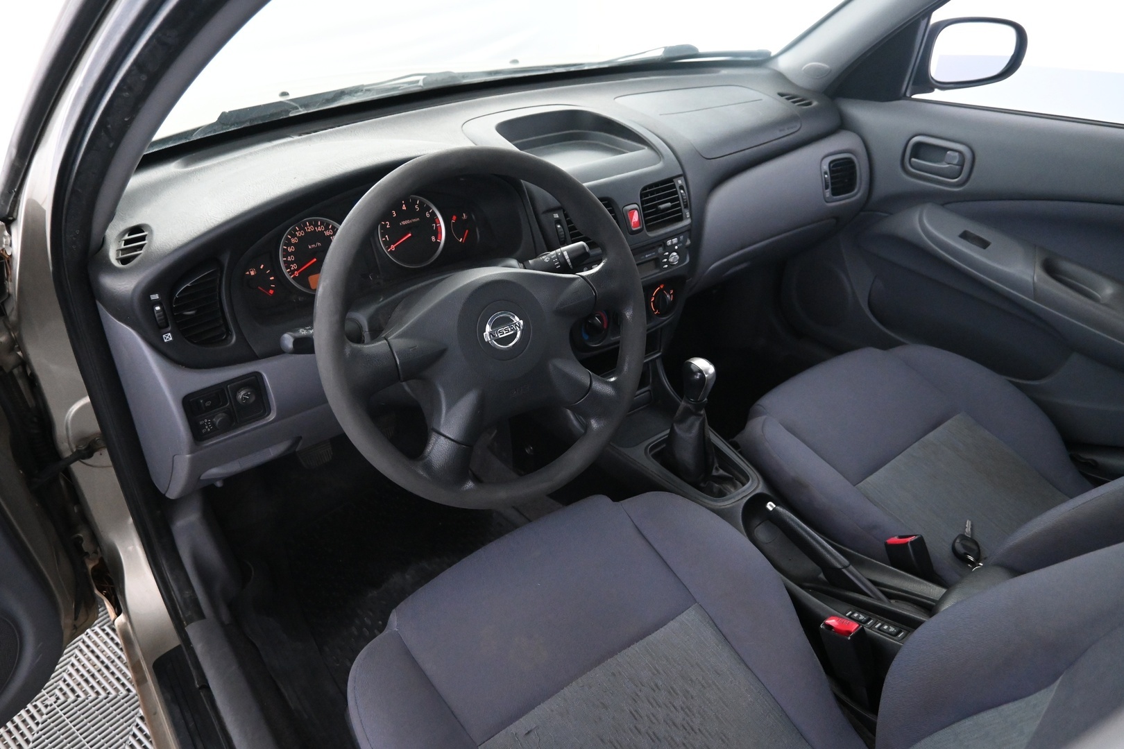 NISSAN Almera 2002
