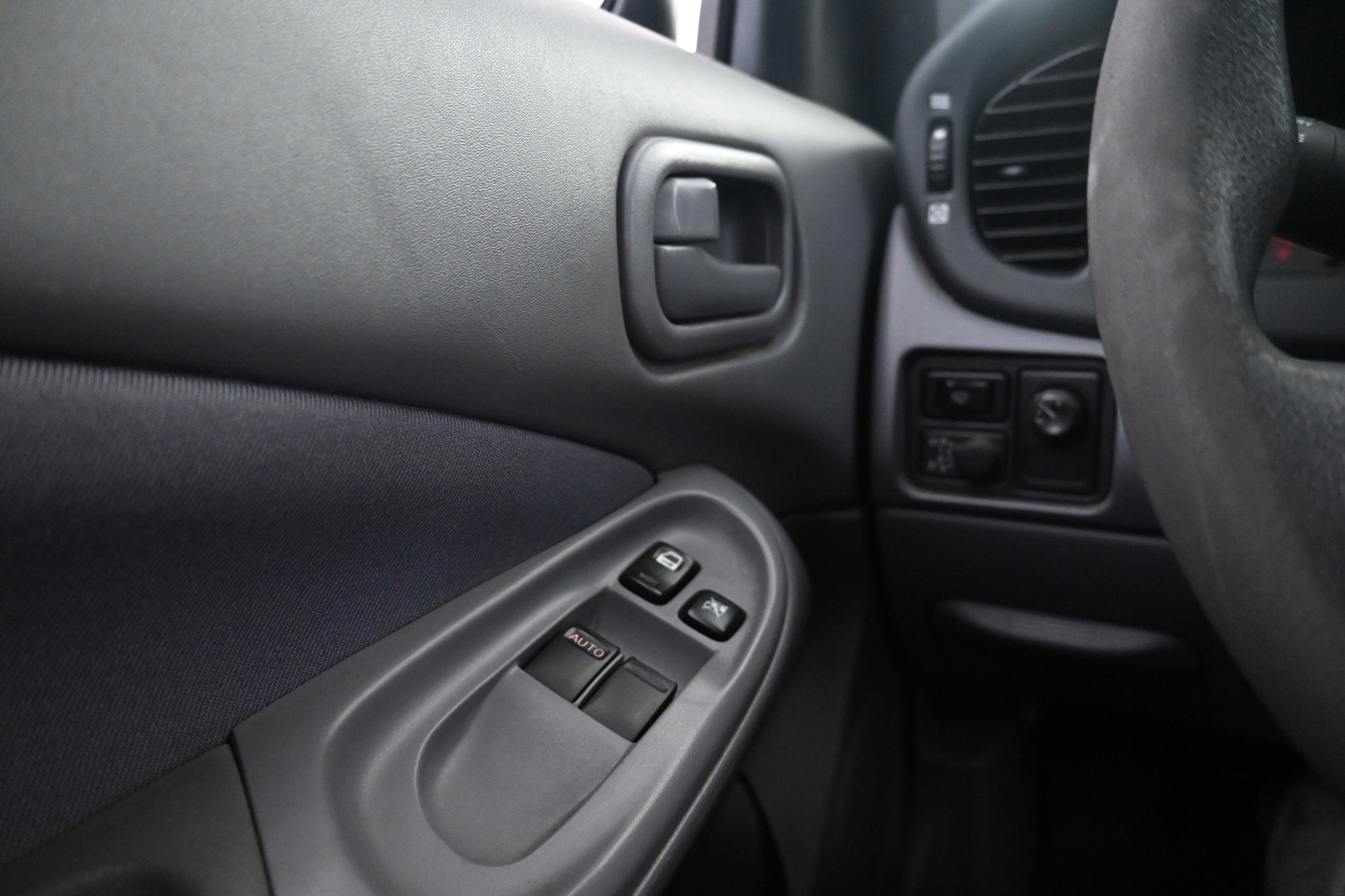 NISSAN Almera 2002