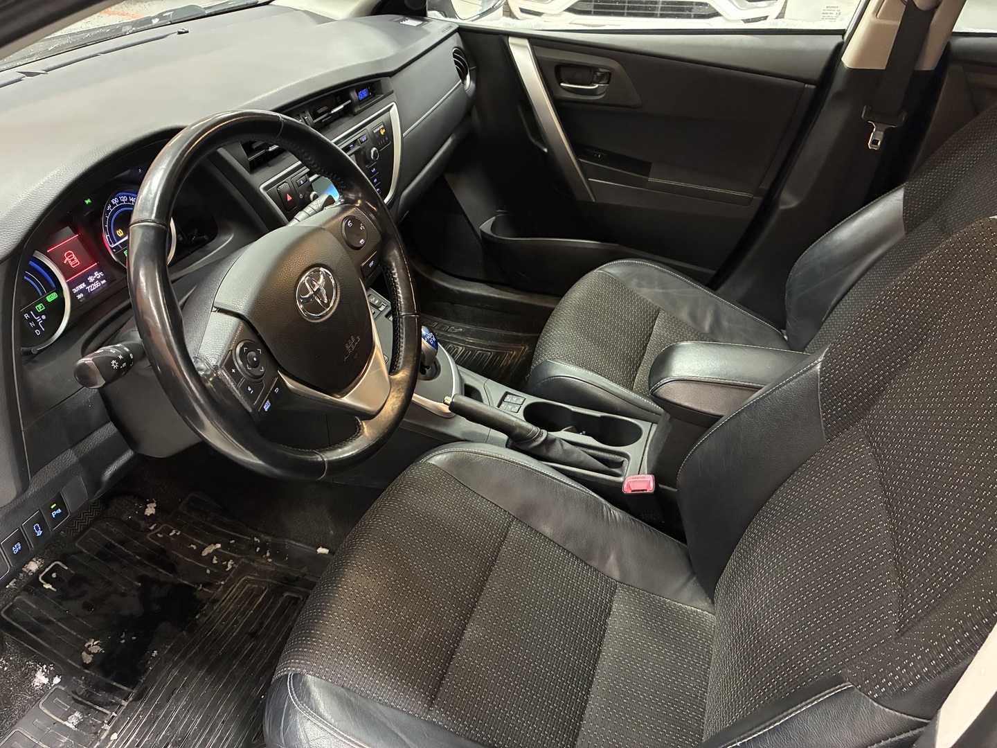 TOYOTA Auris 2015