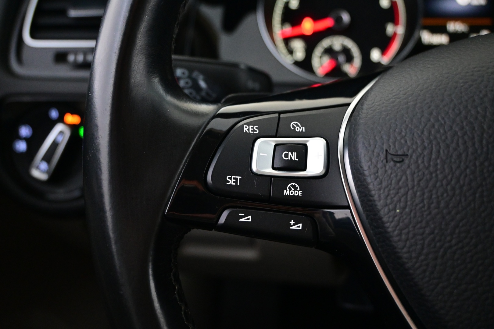 VOLKSWAGEN Golf 2013