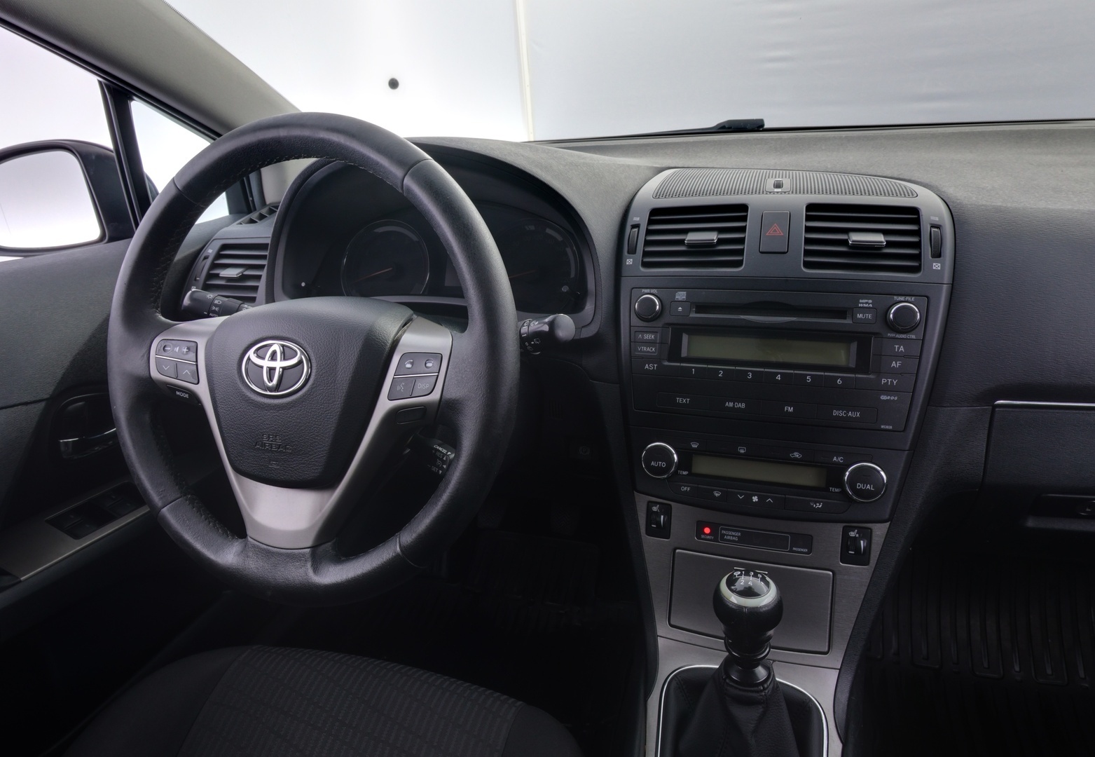 TOYOTA Avensis 2010