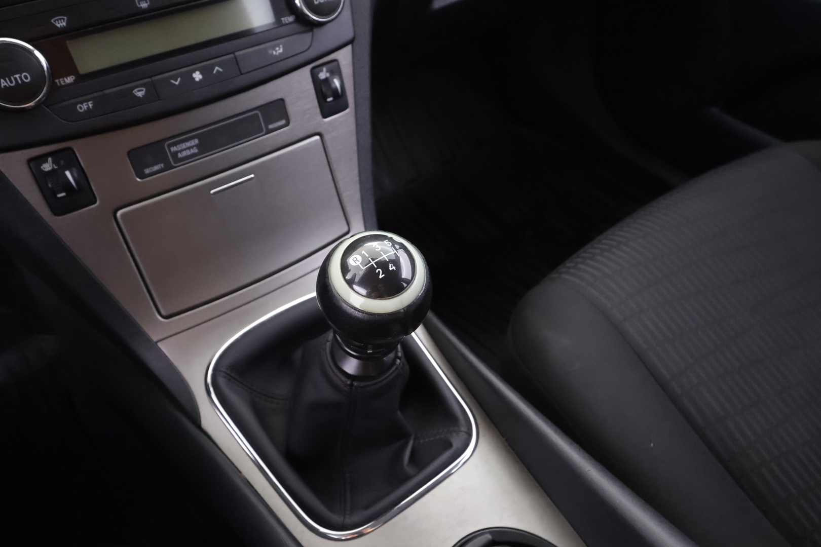 TOYOTA Avensis 2010