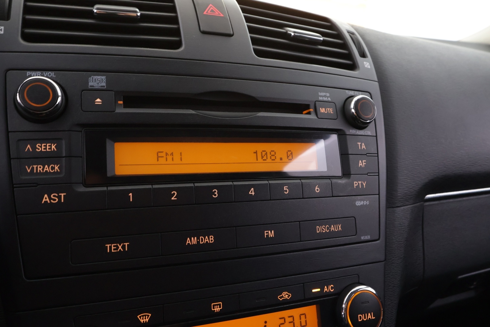 TOYOTA Avensis 2010