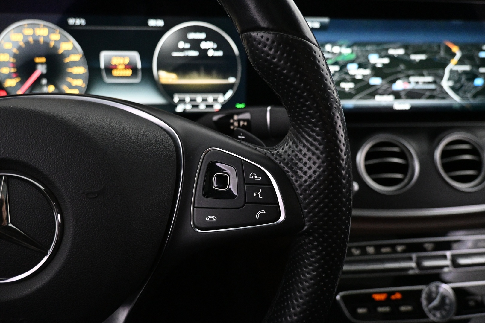 MERCEDES-BENZ E 2017