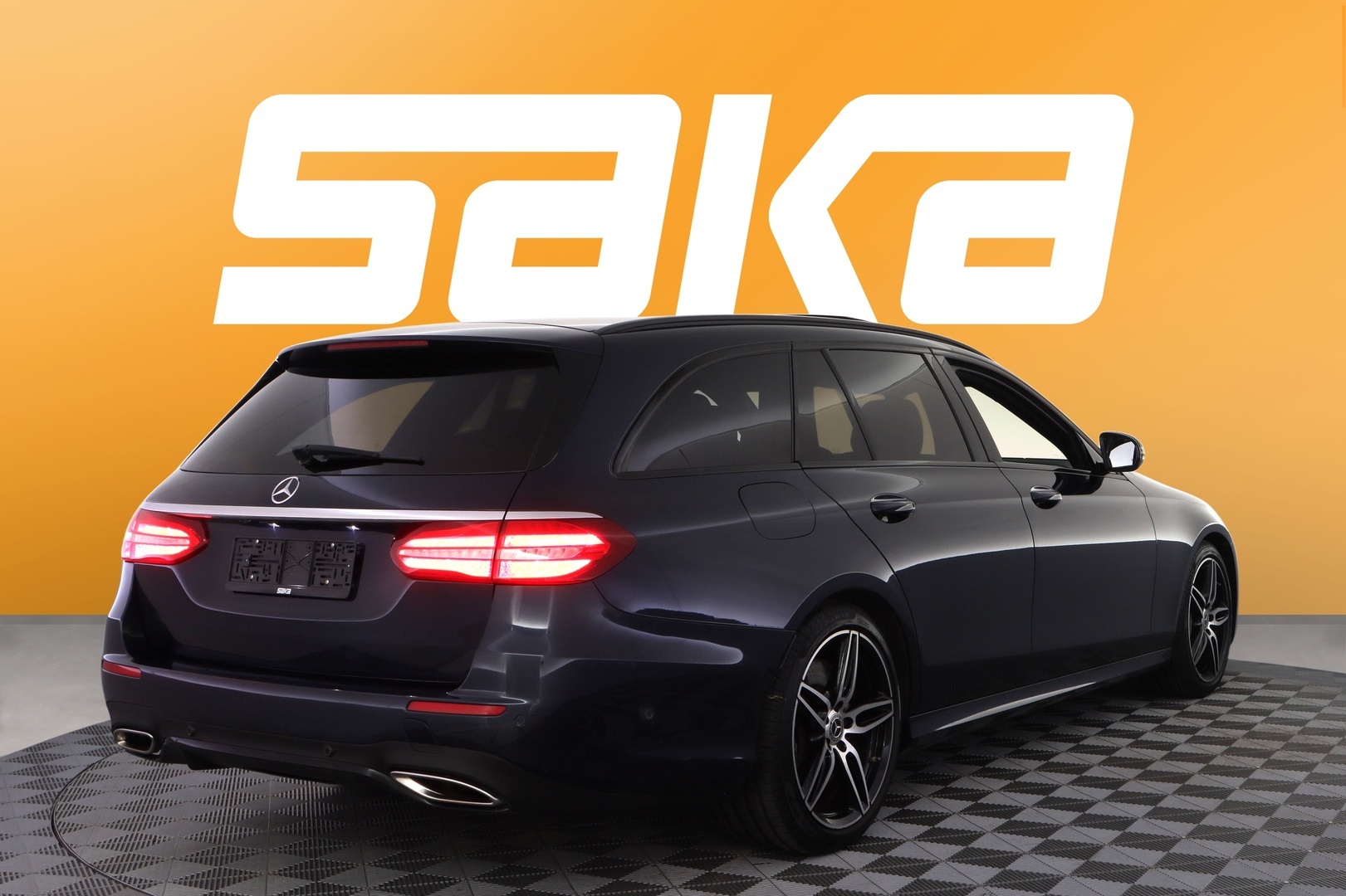 MERCEDES-BENZ E 2017