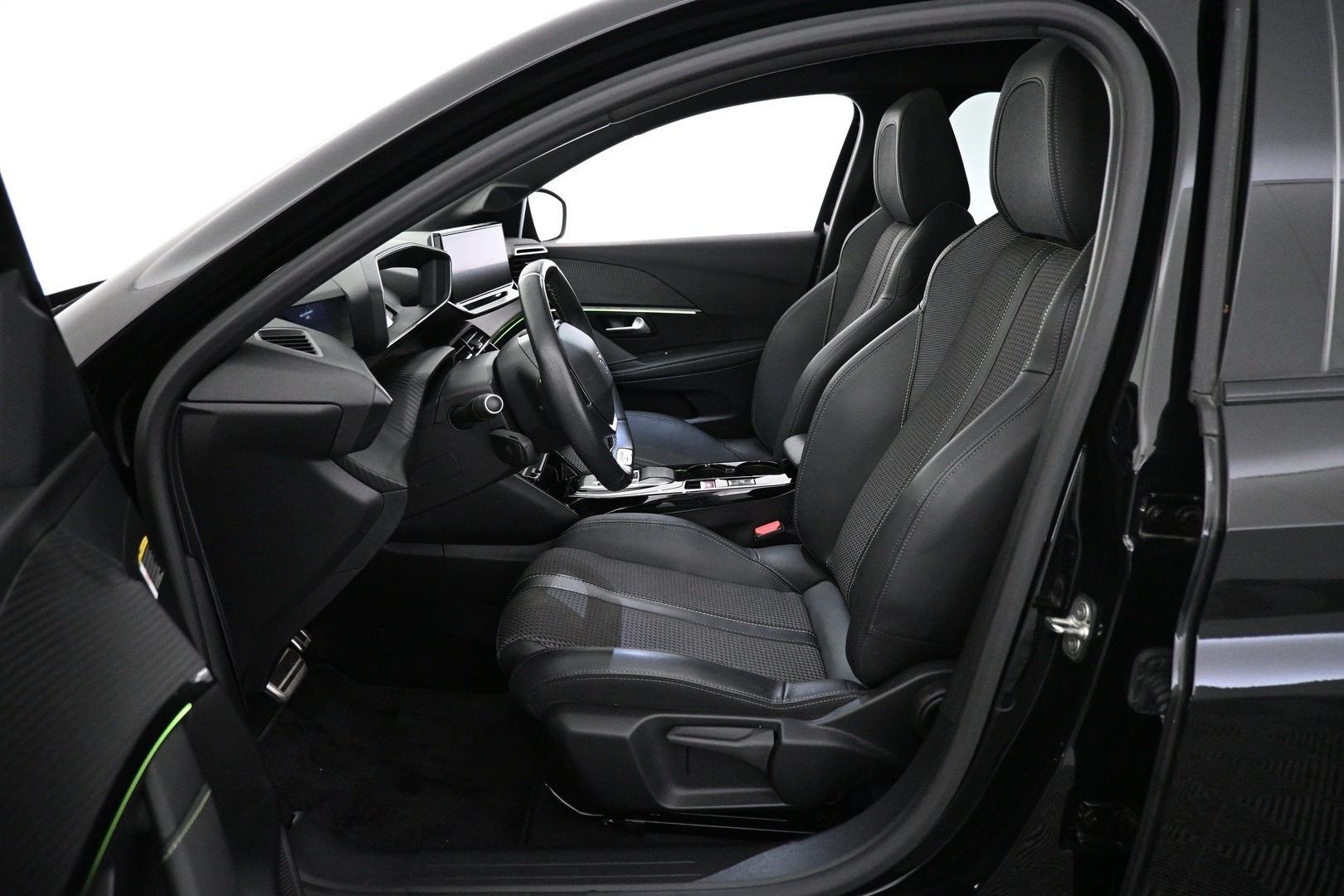 PEUGEOT e-208 2023
