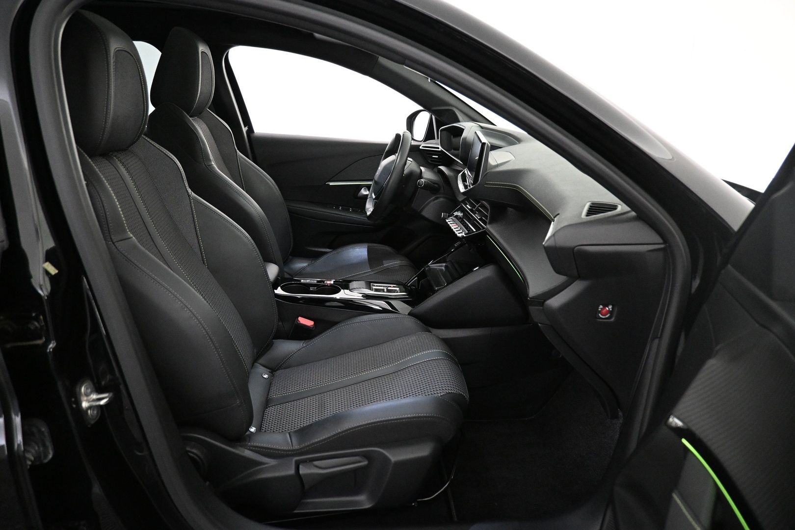 PEUGEOT e-208 2023