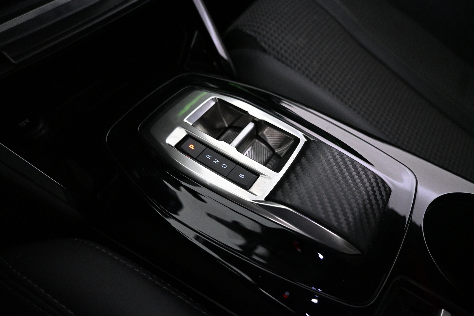 PEUGEOT e-208 2023
