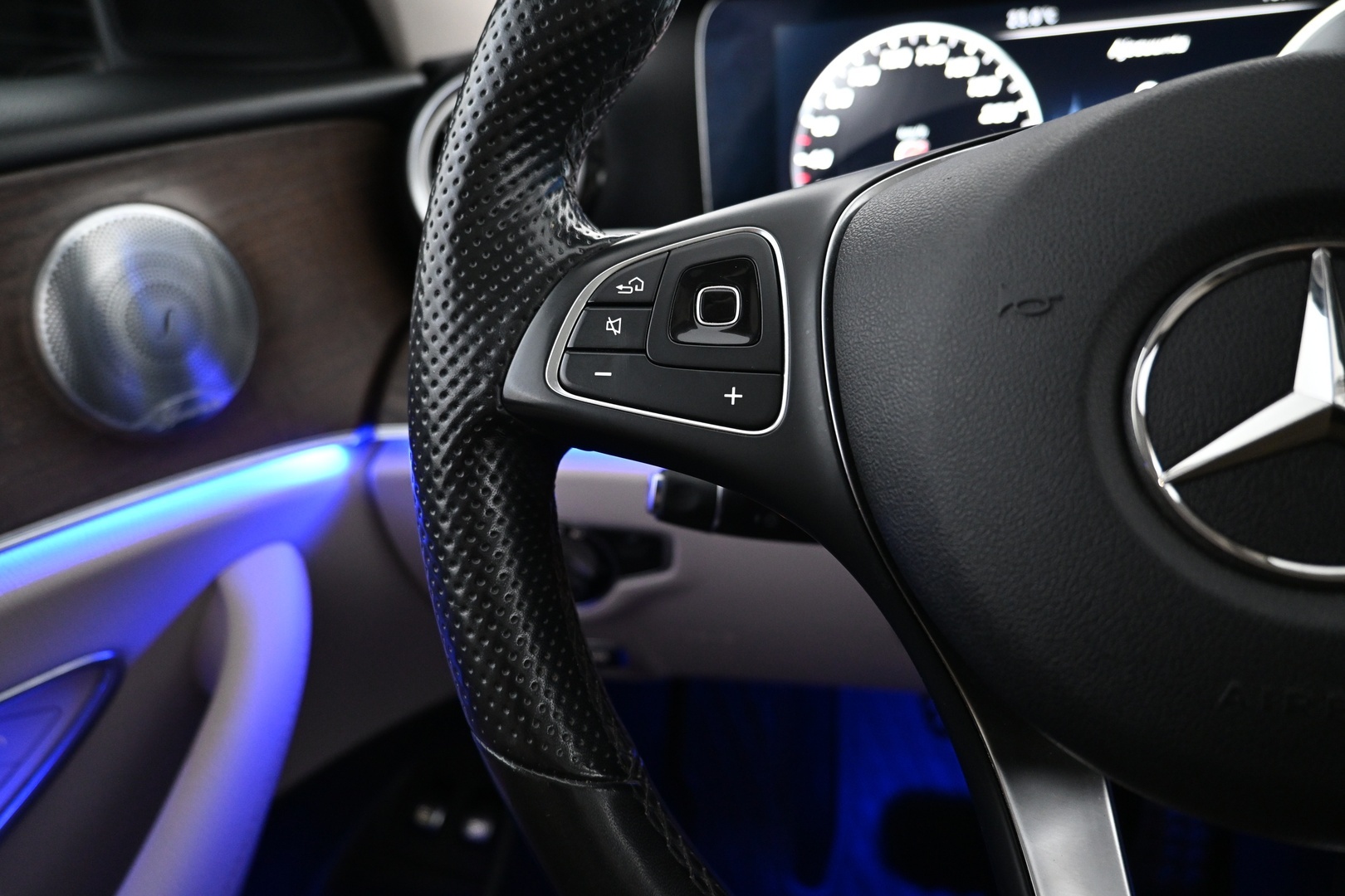 MERCEDES-BENZ E 2018