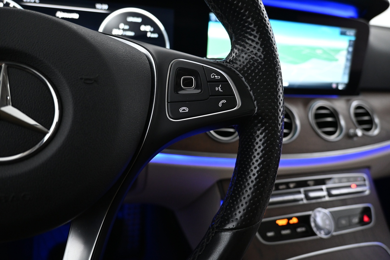 MERCEDES-BENZ E 2018