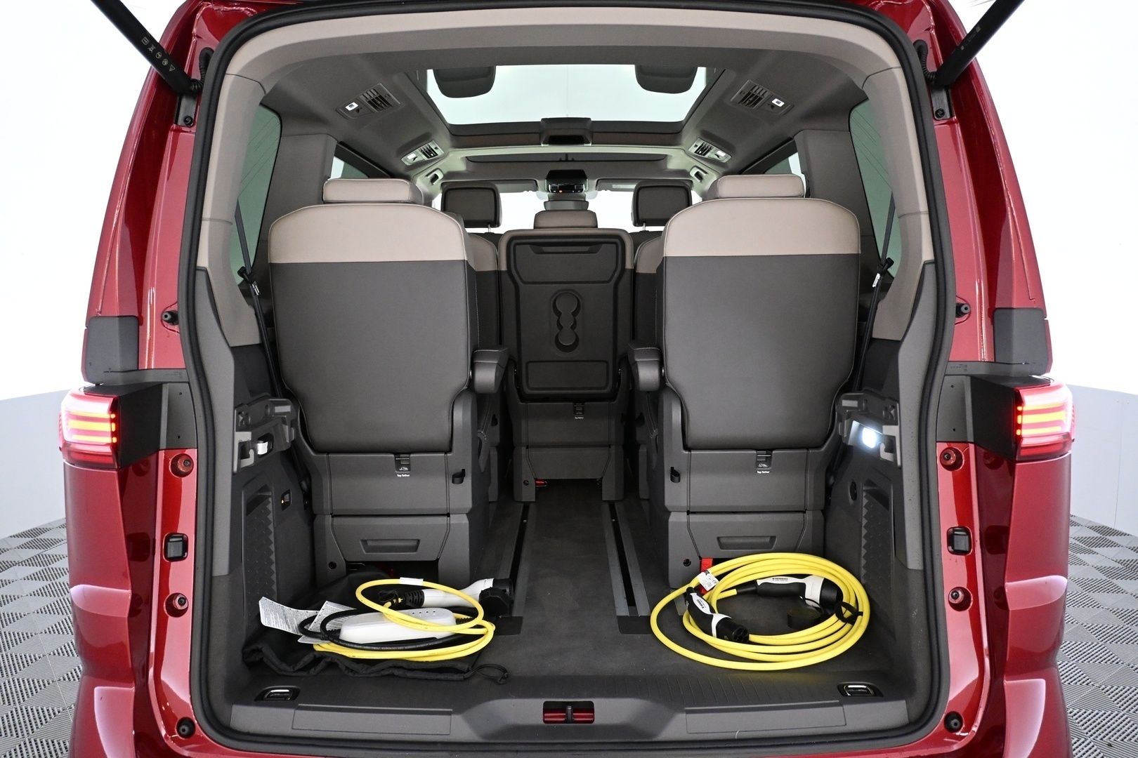 VOLKSWAGEN Multivan 2025