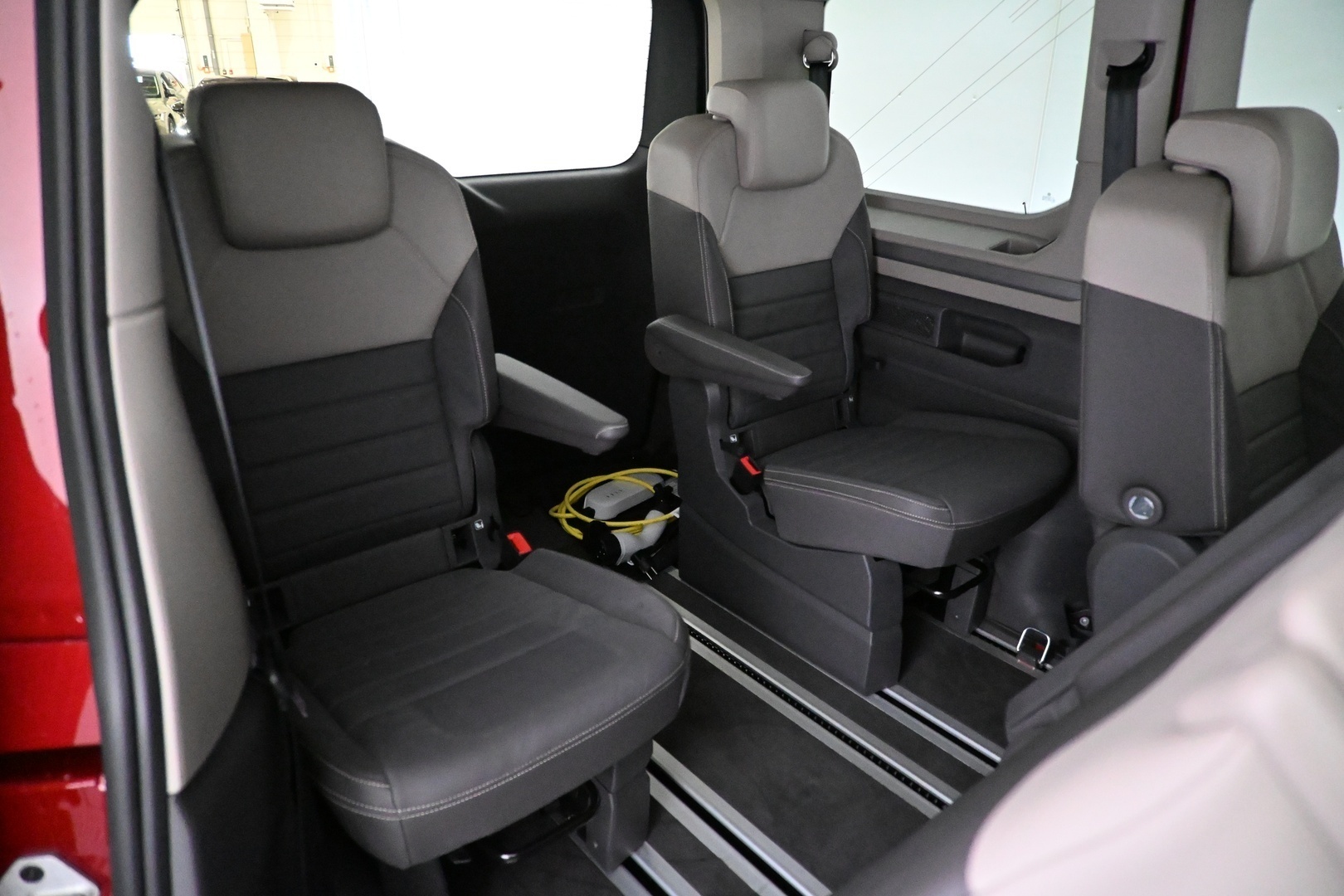 VOLKSWAGEN Multivan 2025