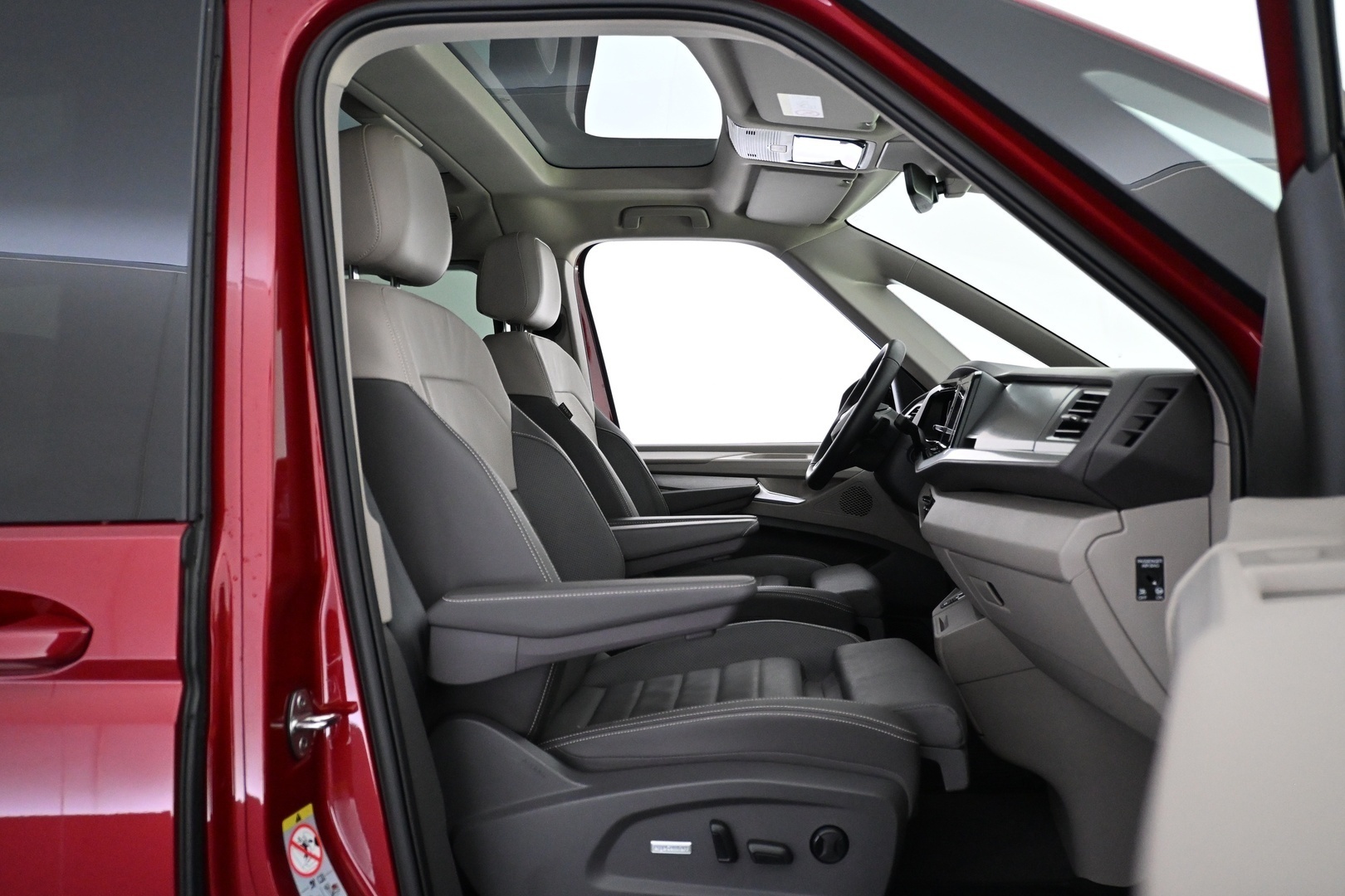 VOLKSWAGEN Multivan 2025