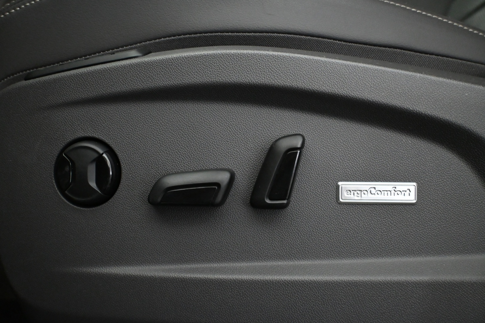 VOLKSWAGEN Multivan 2025