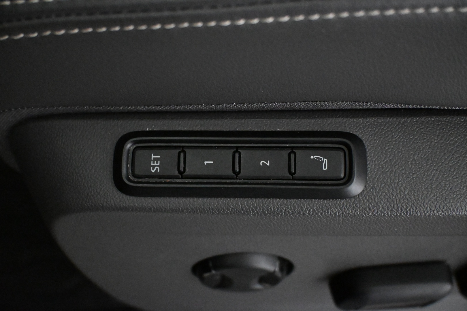 VOLKSWAGEN Multivan 2025