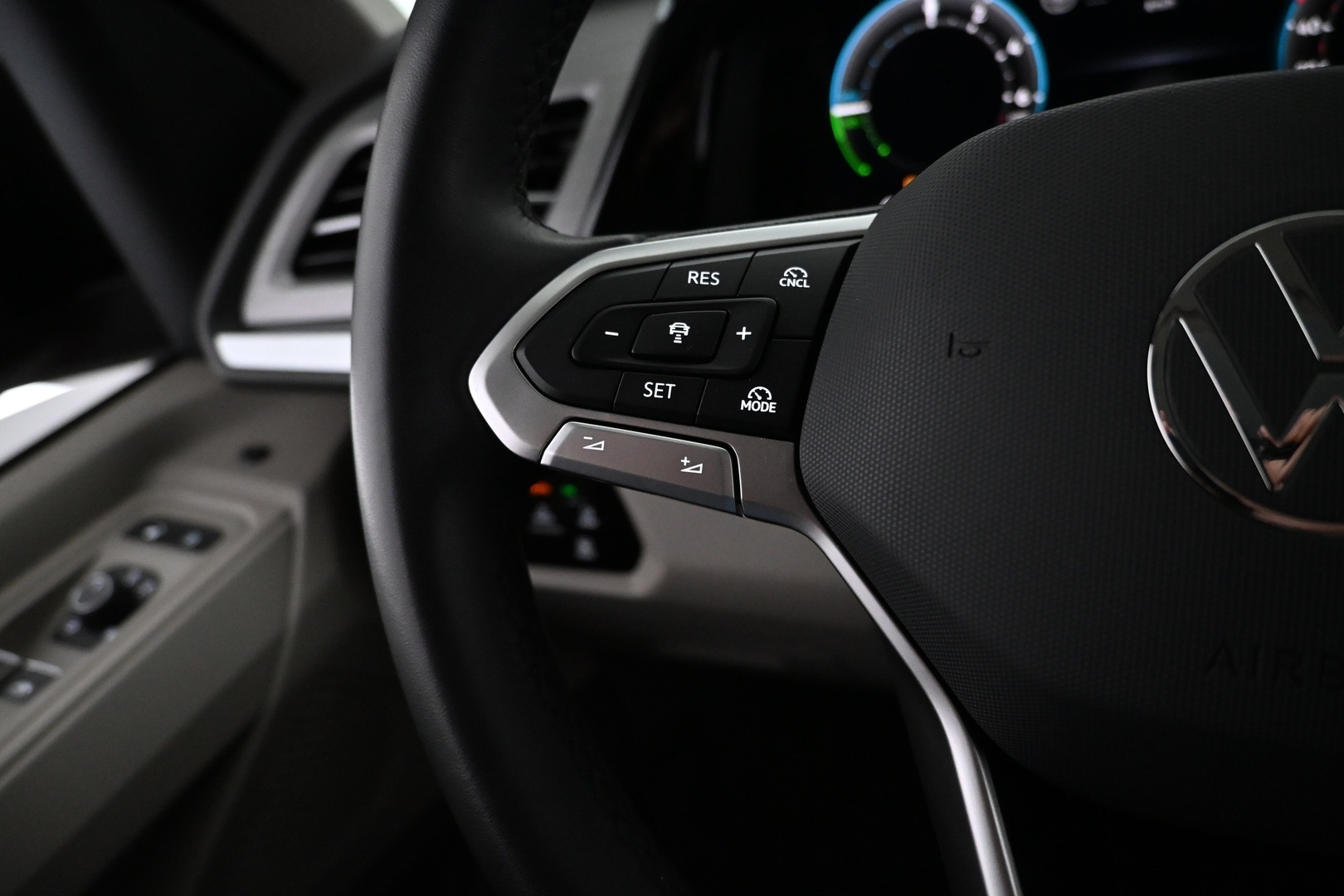 VOLKSWAGEN Multivan 2025