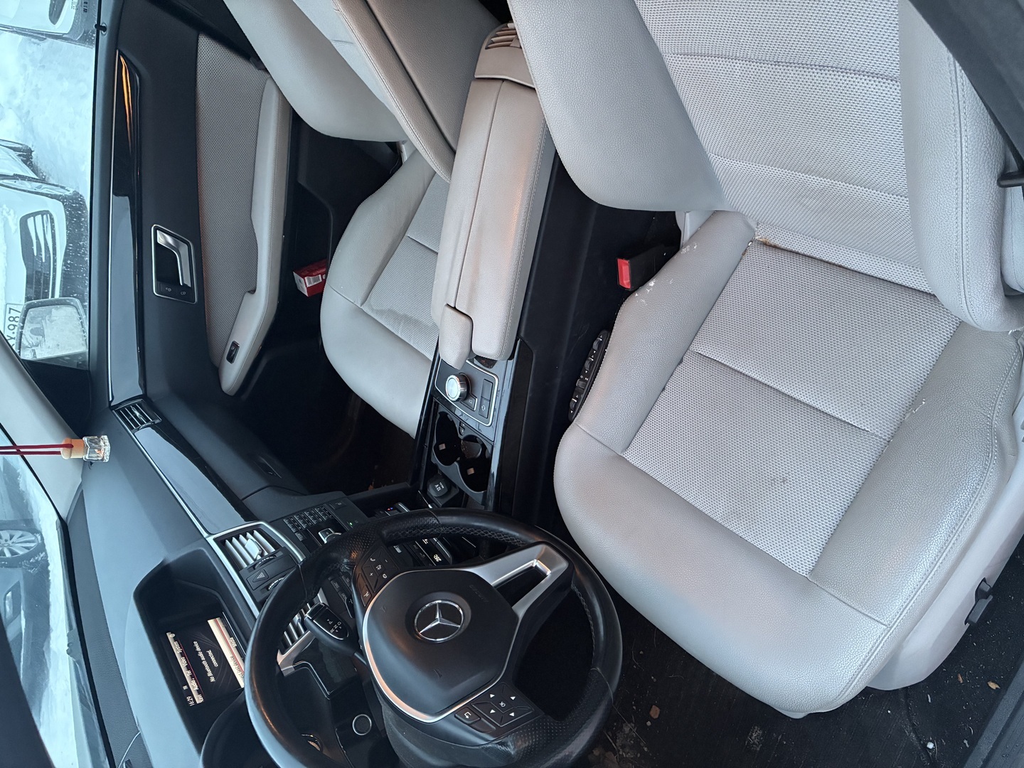 MERCEDES-BENZ E 2012