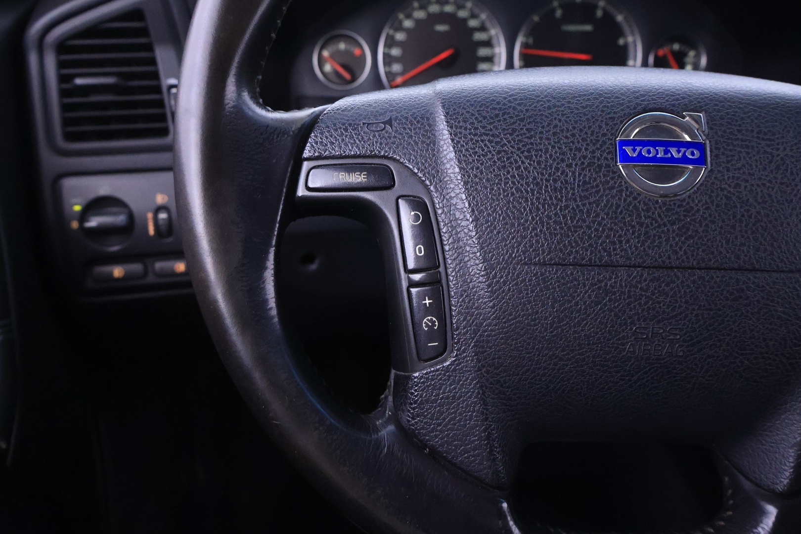 VOLVO V70 2003