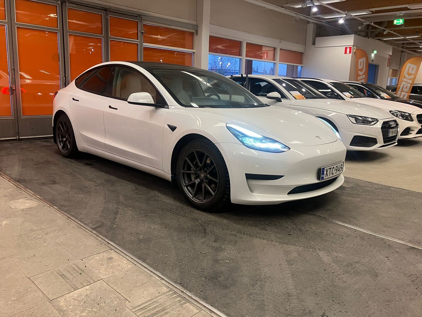 TESLA Model 3 2021