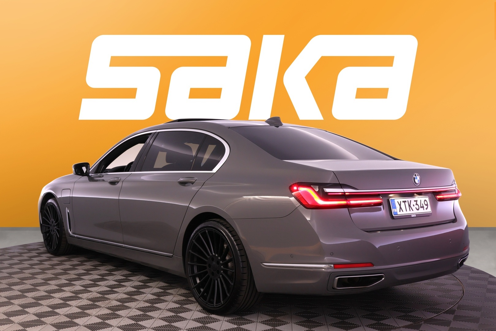 BMW 745 2020