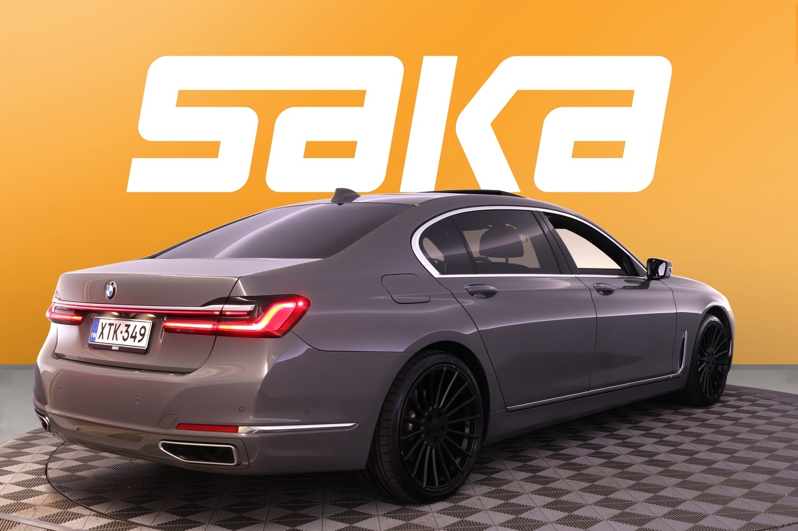 BMW 745 2020