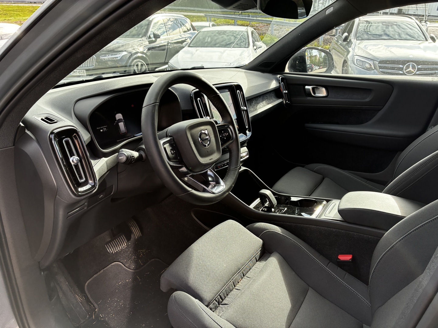 VOLVO XC40 2023