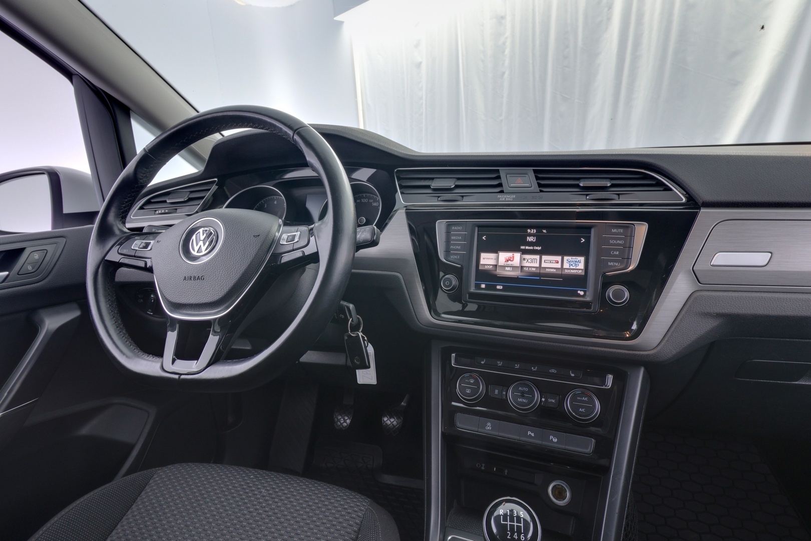 VOLKSWAGEN Touran 2017