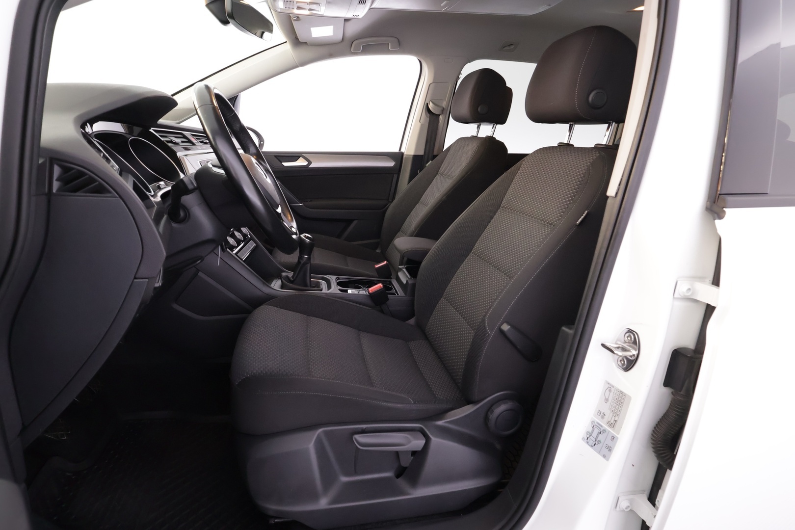 VOLKSWAGEN Touran 2017