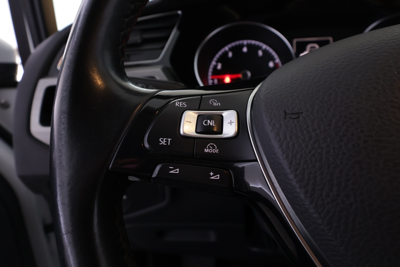 VOLKSWAGEN Touran 2017