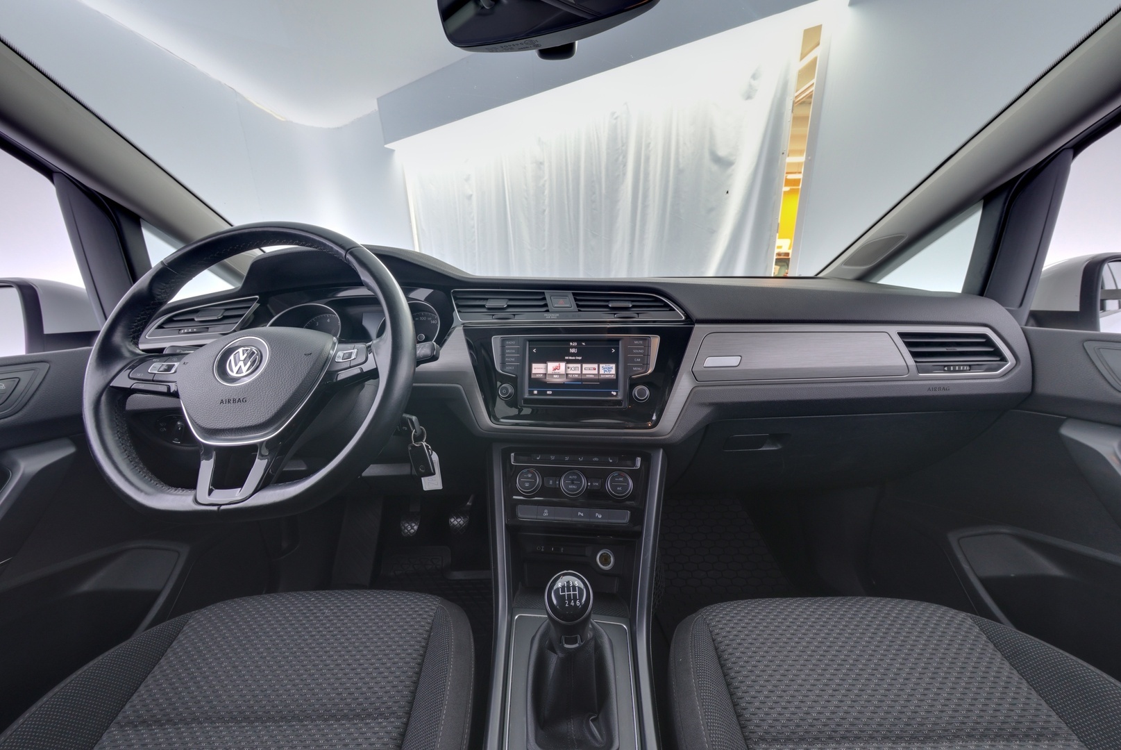 VOLKSWAGEN Touran 2017