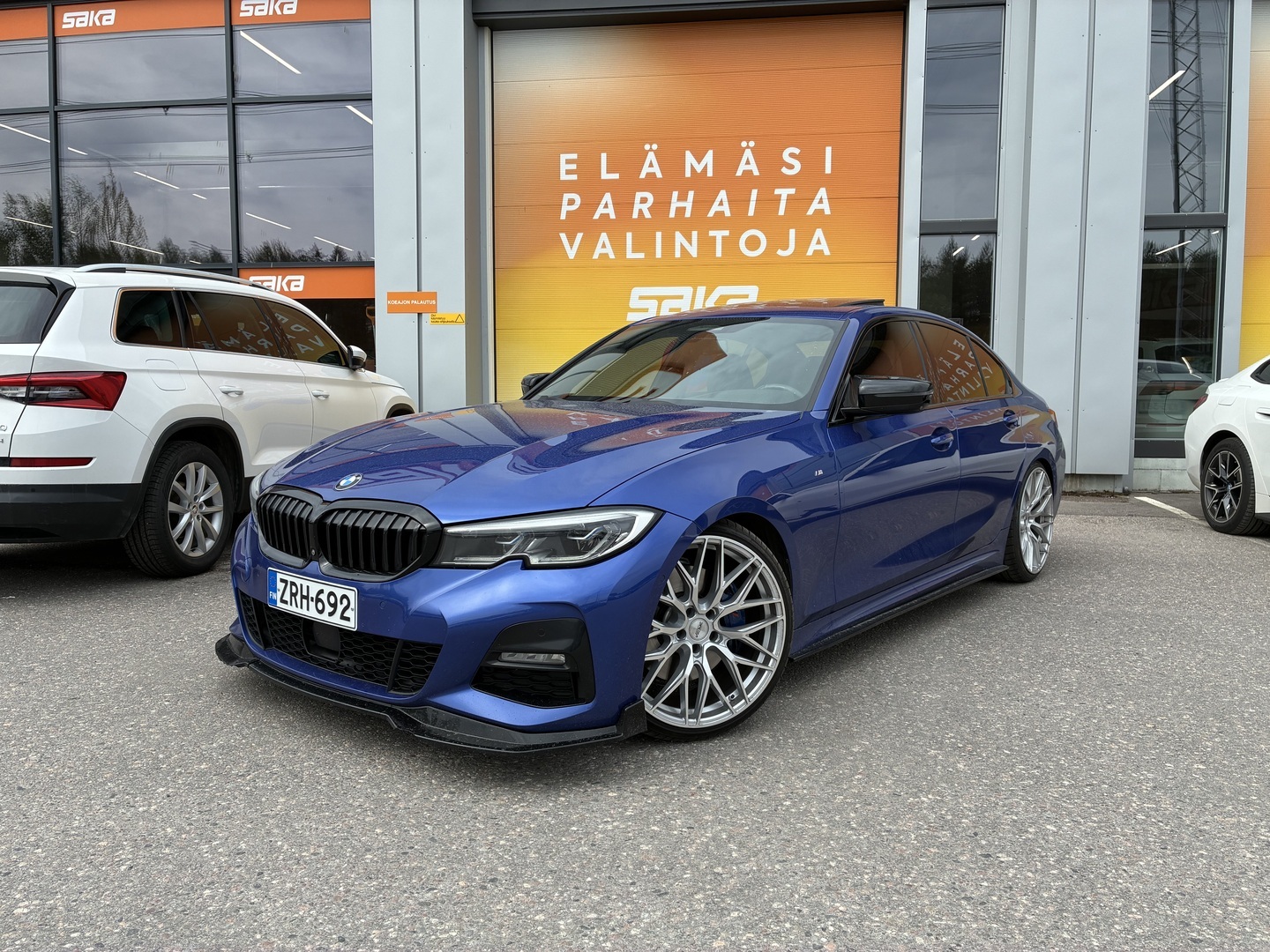 BMW 330 2019