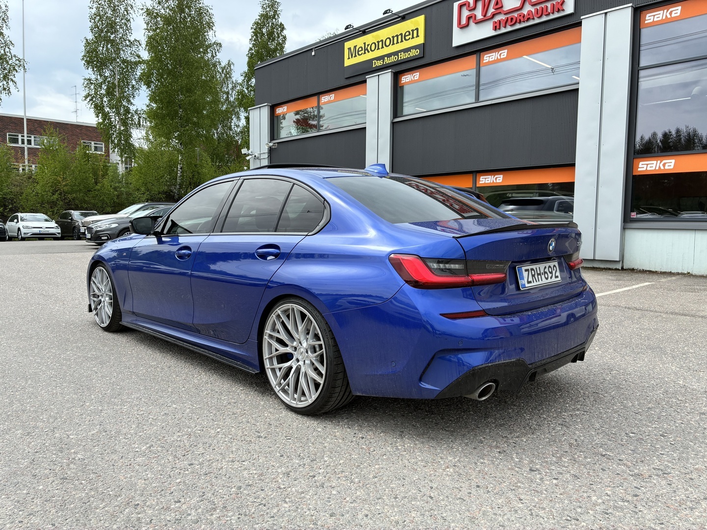 BMW 330 2019
