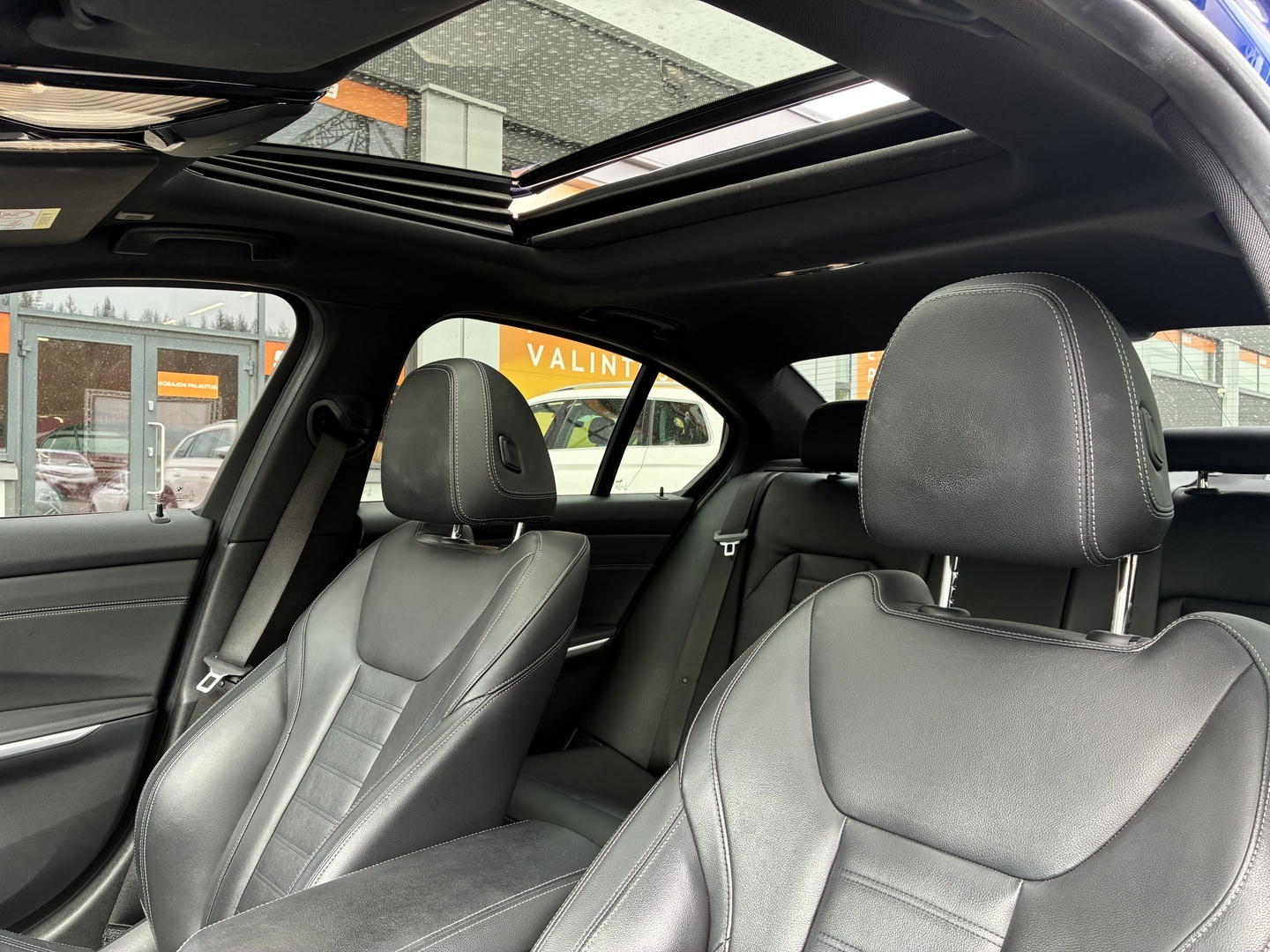 BMW 330 2019