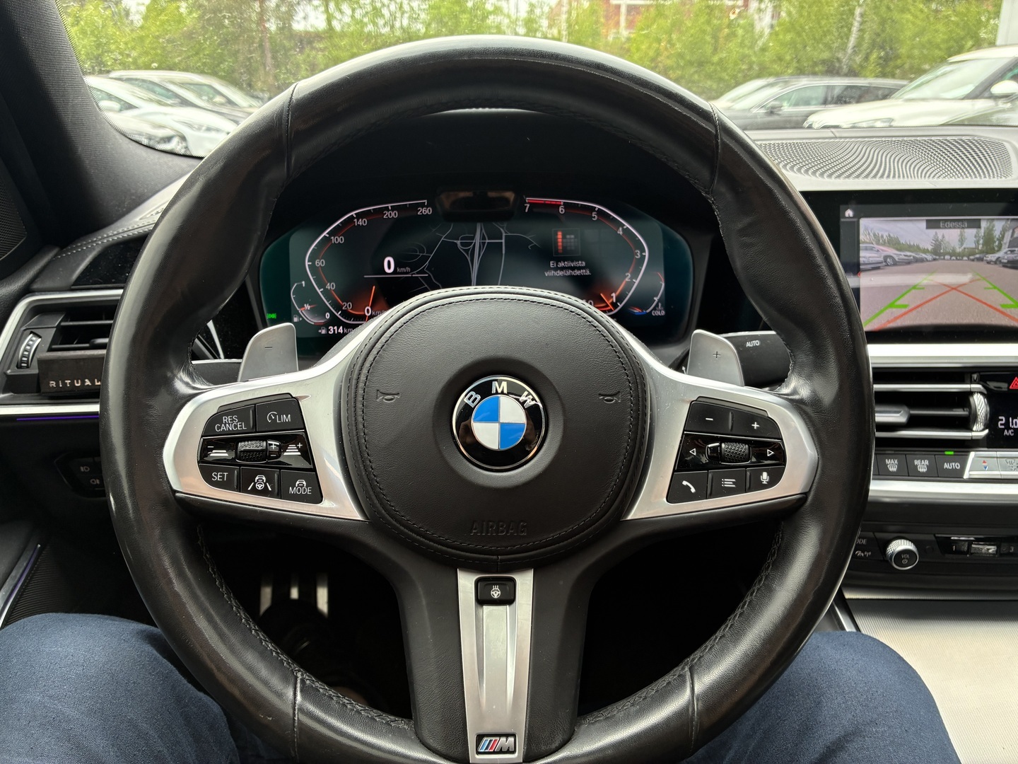 BMW 330 2019