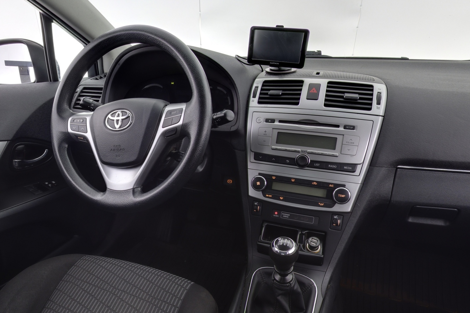 TOYOTA Avensis 2012