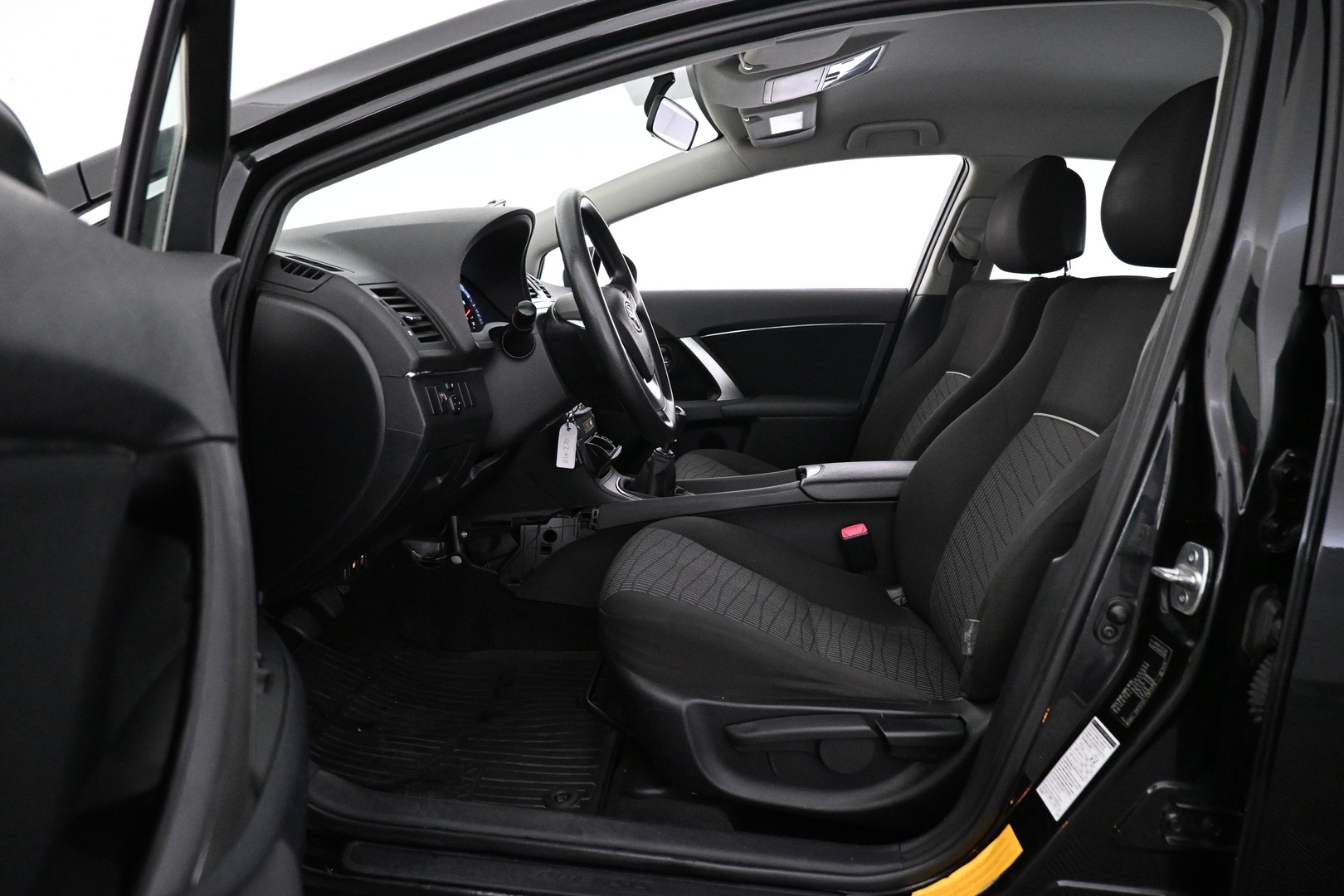 TOYOTA Avensis 2012
