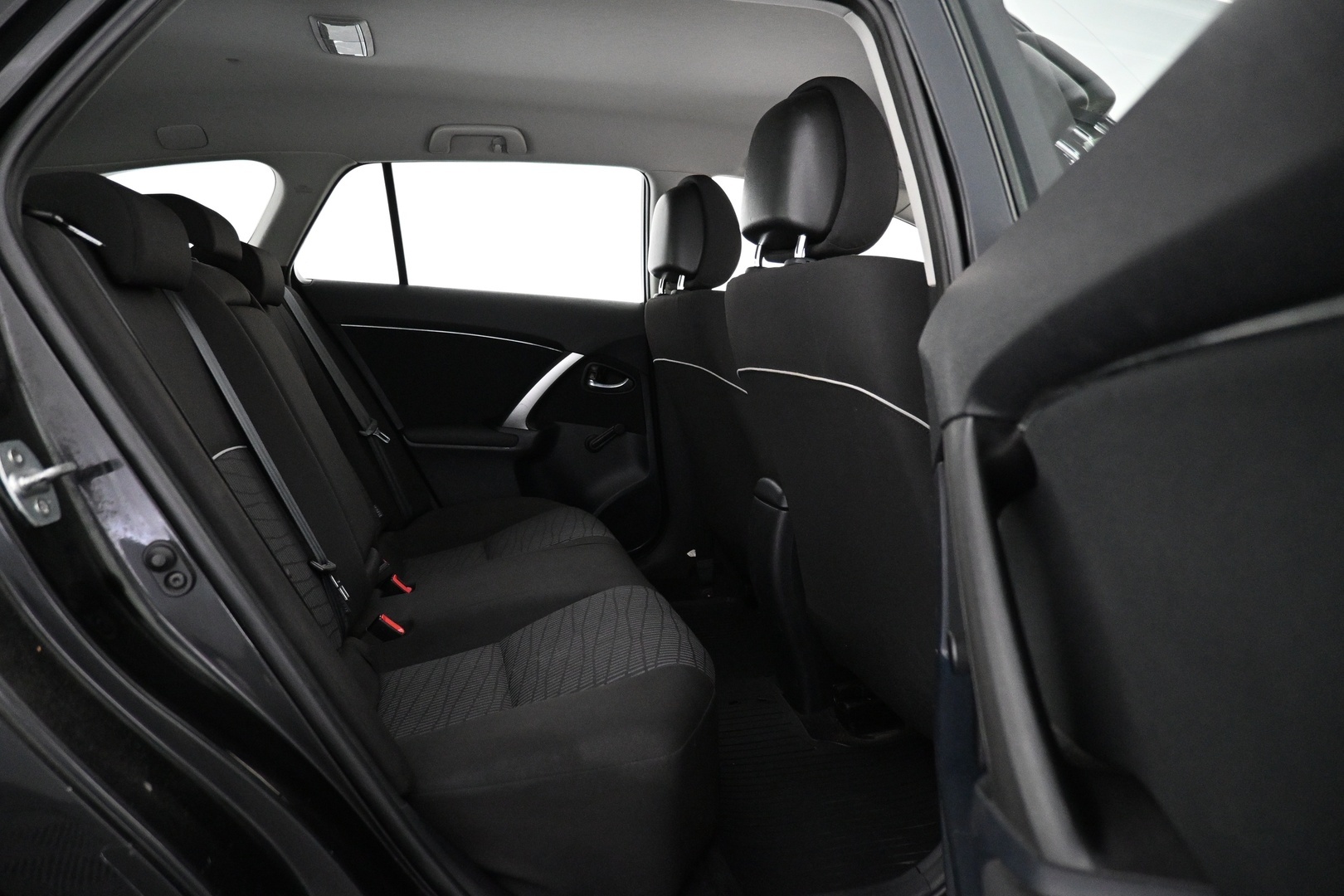 TOYOTA Avensis 2012