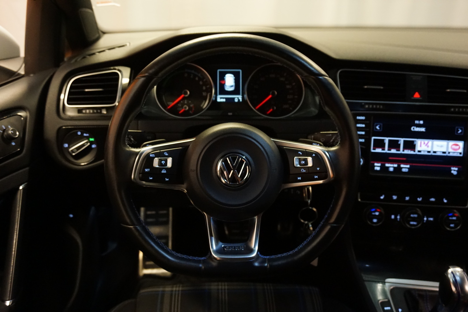 VOLKSWAGEN Golf 2015