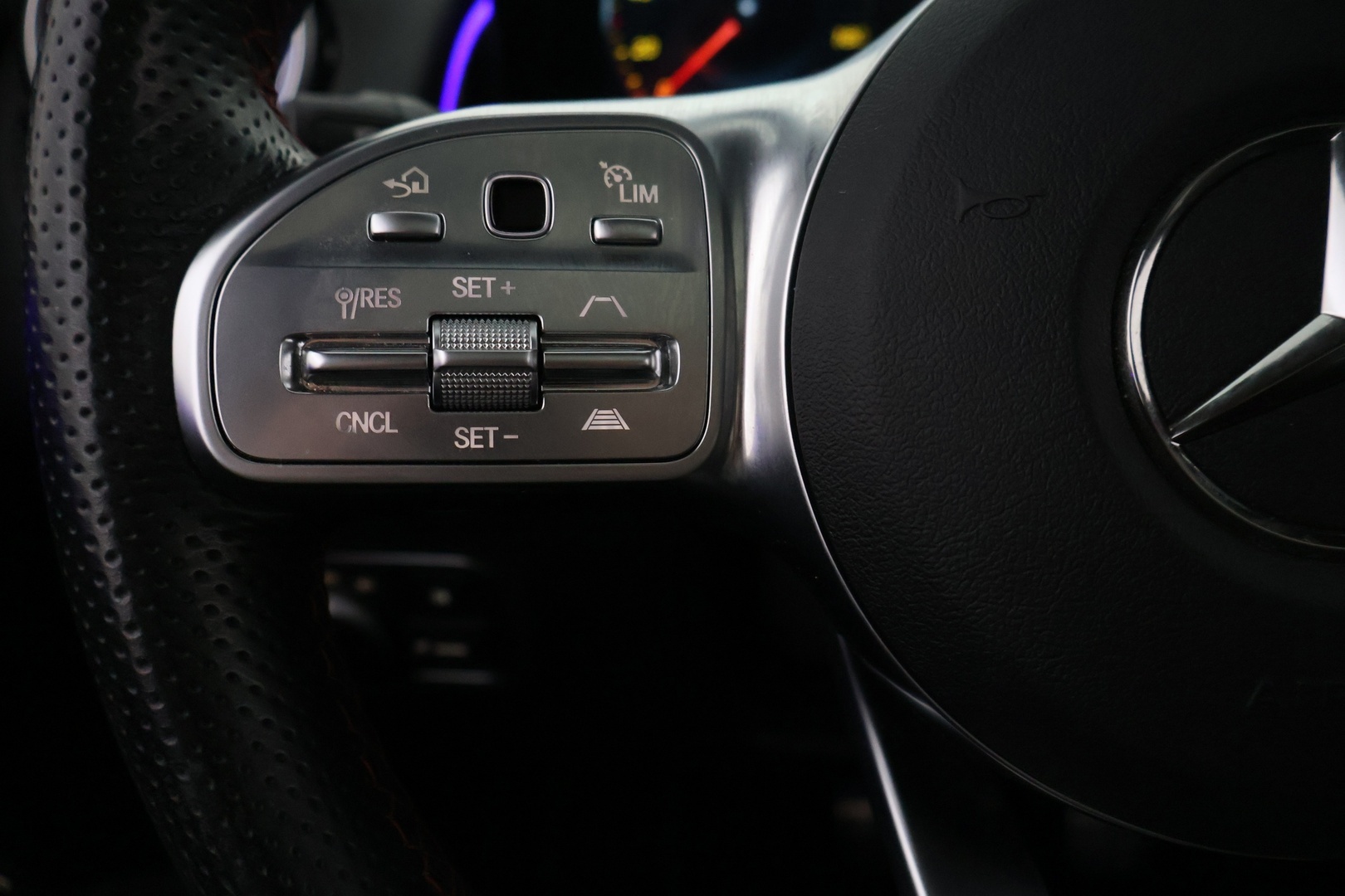 MERCEDES-BENZ EQB 2022