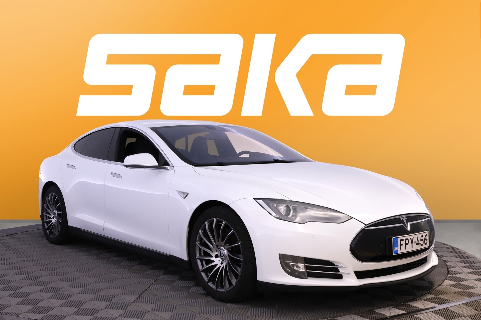 TESLA Model S 2015