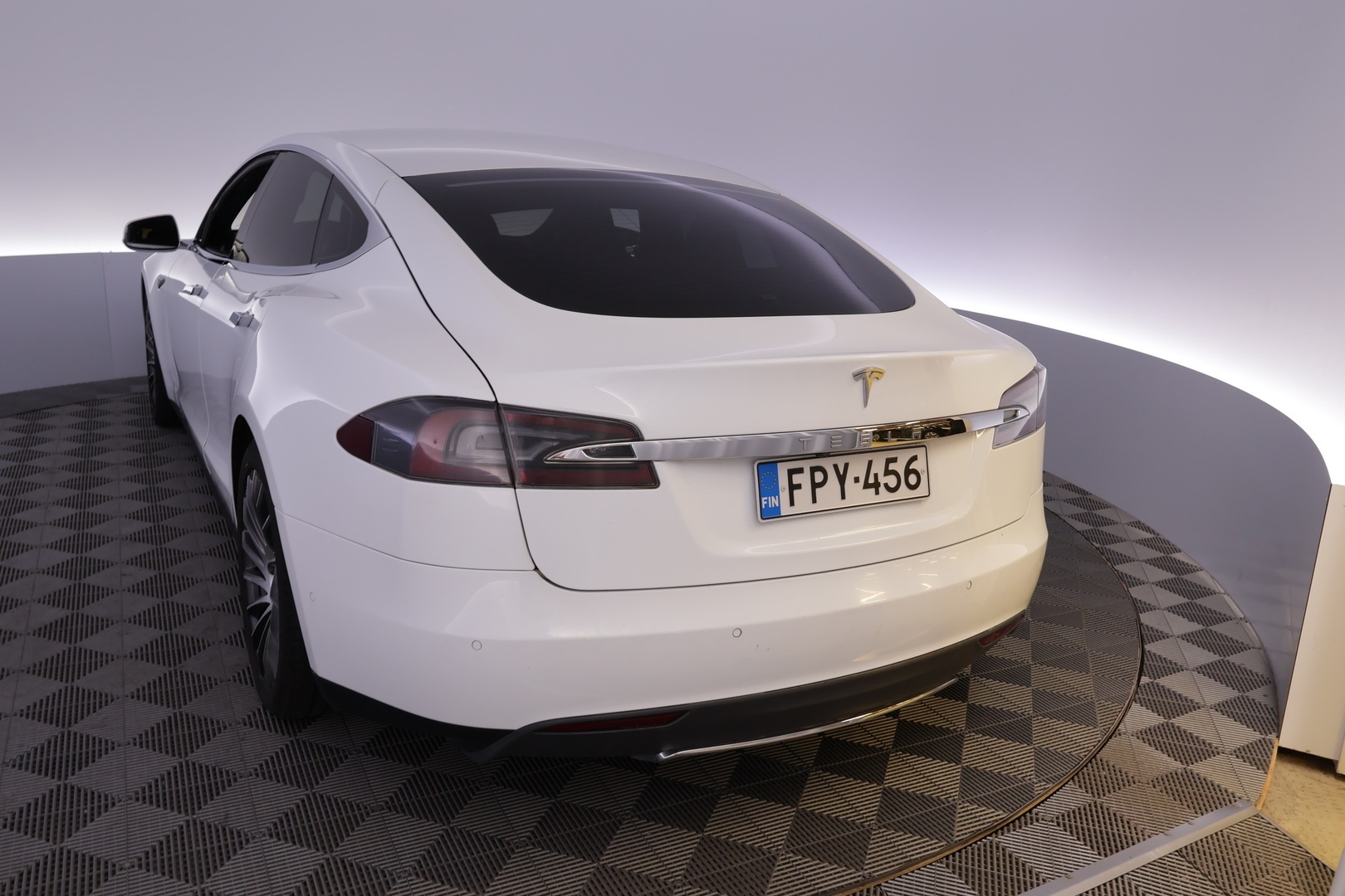 TESLA Model S 2015