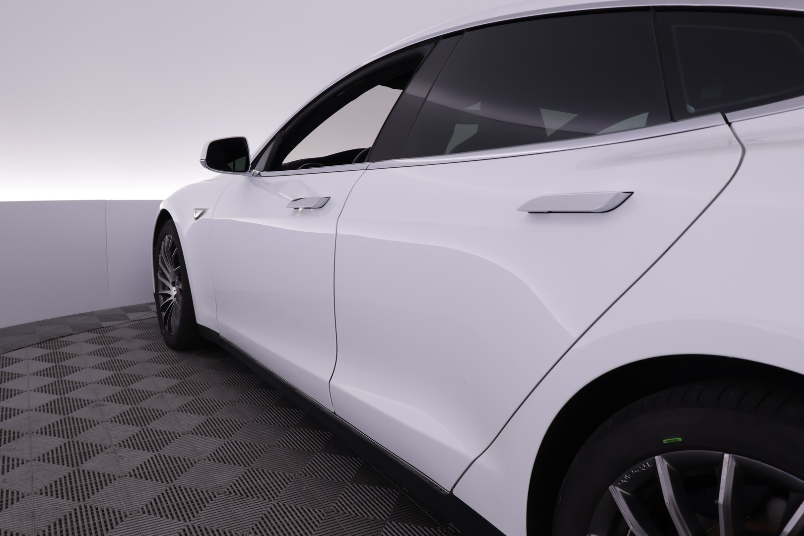TESLA Model S 2015