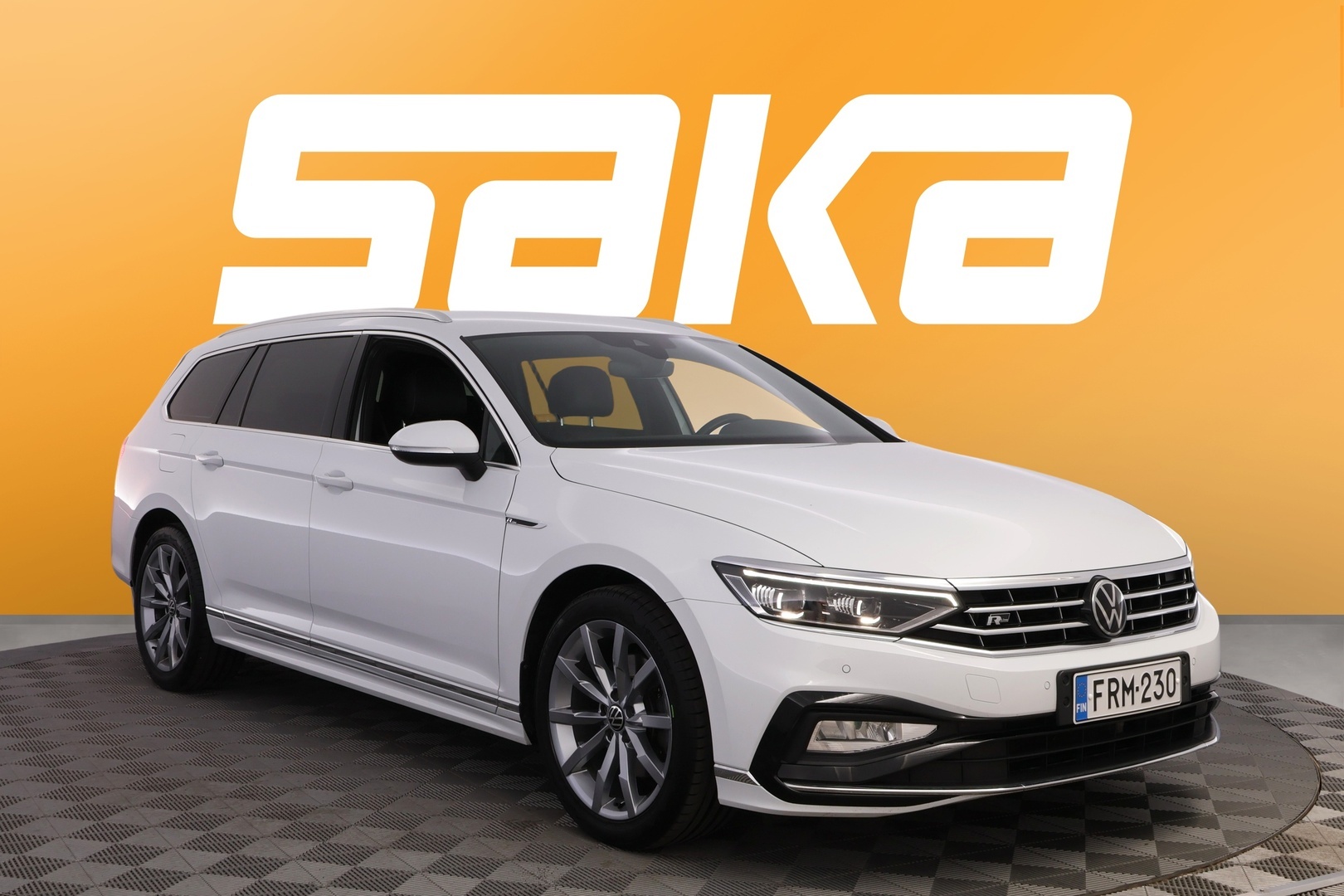 VOLKSWAGEN Passat 2024