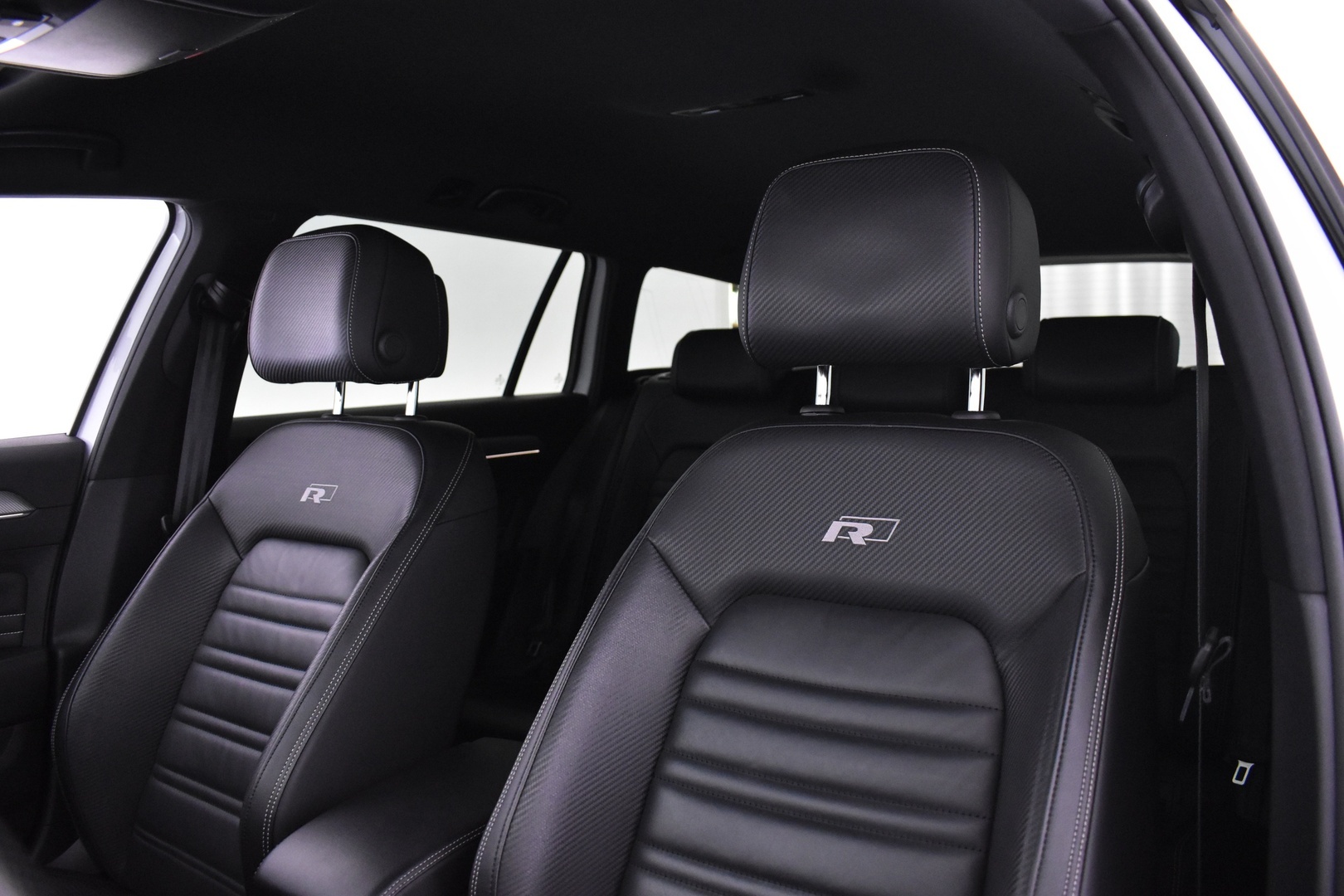 VOLKSWAGEN Passat 2024